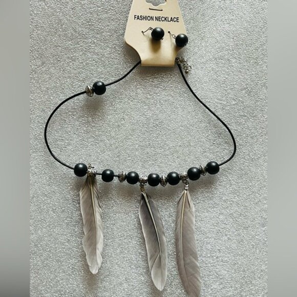 - 7/10🔥Beautiful necklace and earrings - Picture 1 of 4